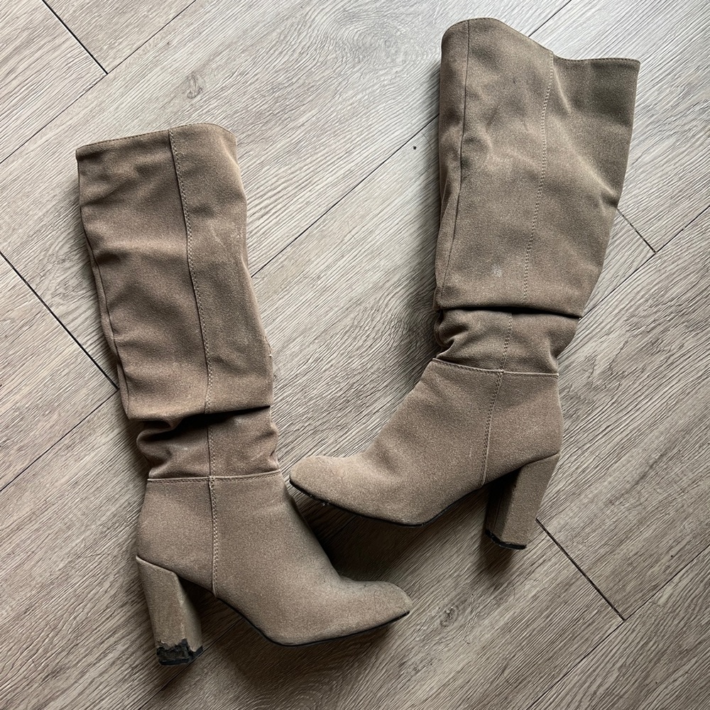 Suede boots